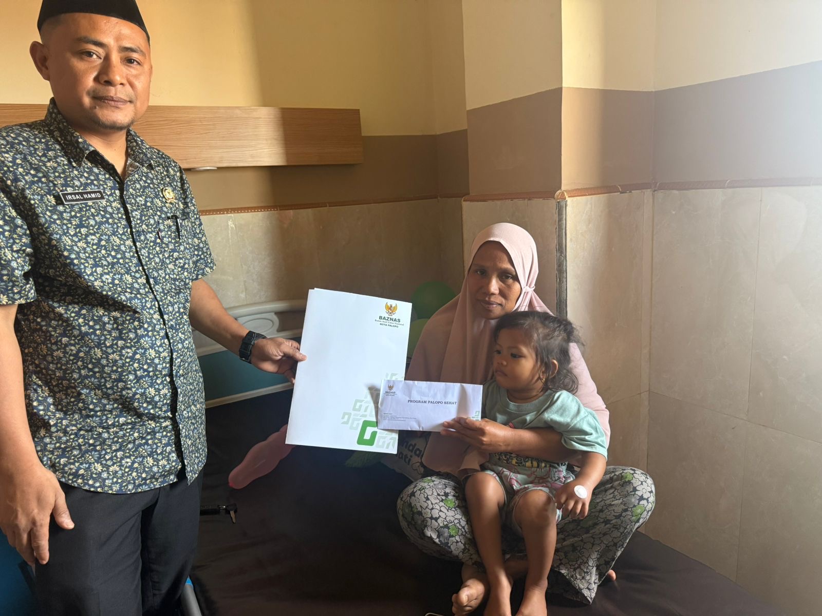 BAZNAS Palopo Bantu Pulangkan Kinari, Pasien Anak yang Tertahan karena BPJS Tidak Aktif