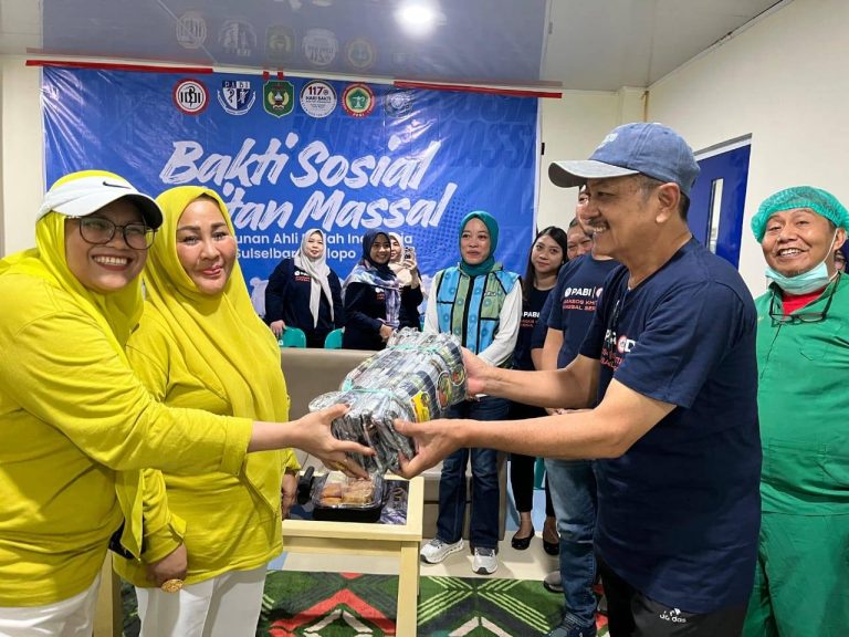 160 Anak Ikuti Khitan Massal Gratis, Pj. Sekda Palopo: Ini Wujud Nyata Kolaborasi untuk Masyarakat