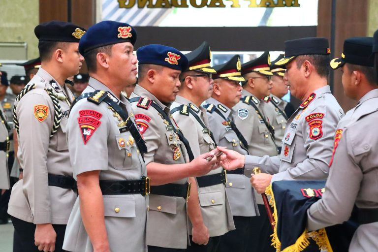 Kapolda Sulsel Pimpin Sertijab dan Pelantikan Pejabat Utama Serta Kapolres Jajaran Polda Sulsel