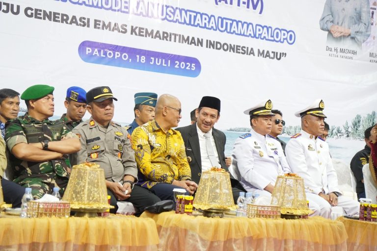 143 Perwira Pelayaran Niaga SMK Pelayaran Samudera Nusantara Utama Palopo Resmi Dilantik dan Diwisuda
