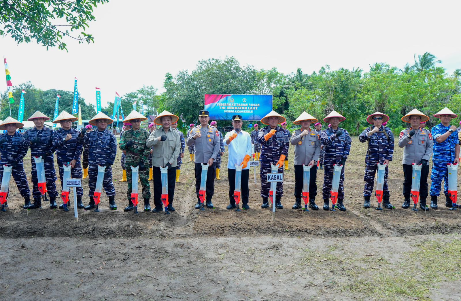 Dampingi KASAL Kunker di Takalar, Gubernur Sulsel: Pemprov Siap Sinergi Dukung Ketahanan Pangan