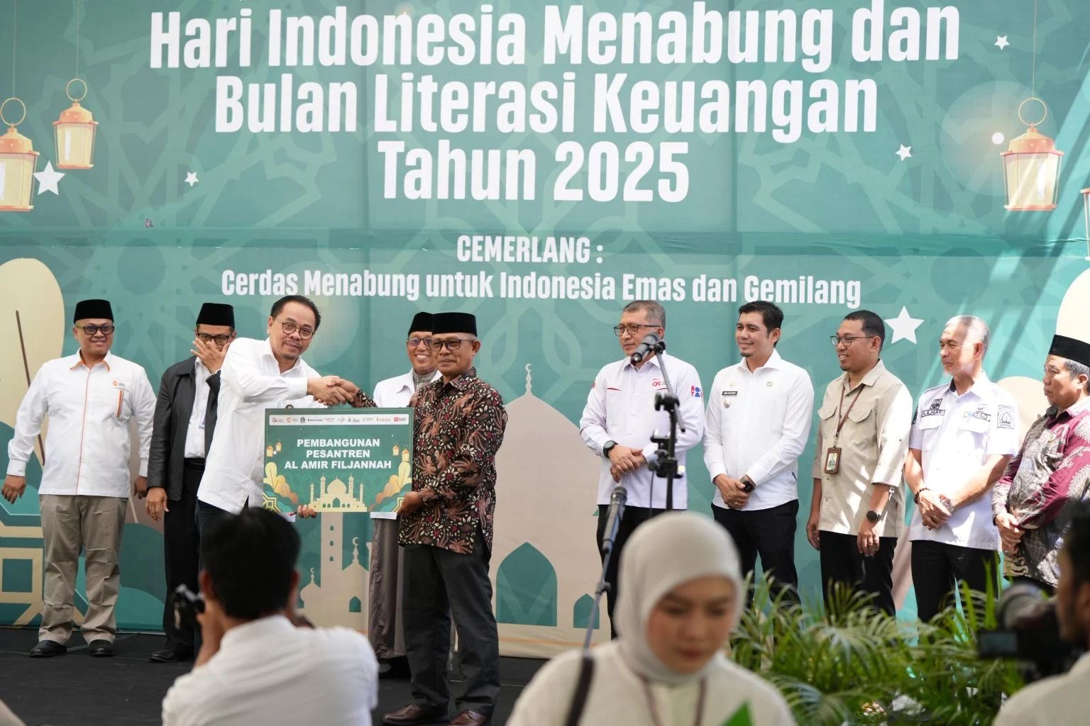Dorong Budaya Menabung di Lingkungan Pesantren, Bank Sulselbar Gandeng Ribuan Santri Buka Rekening Simpel IB