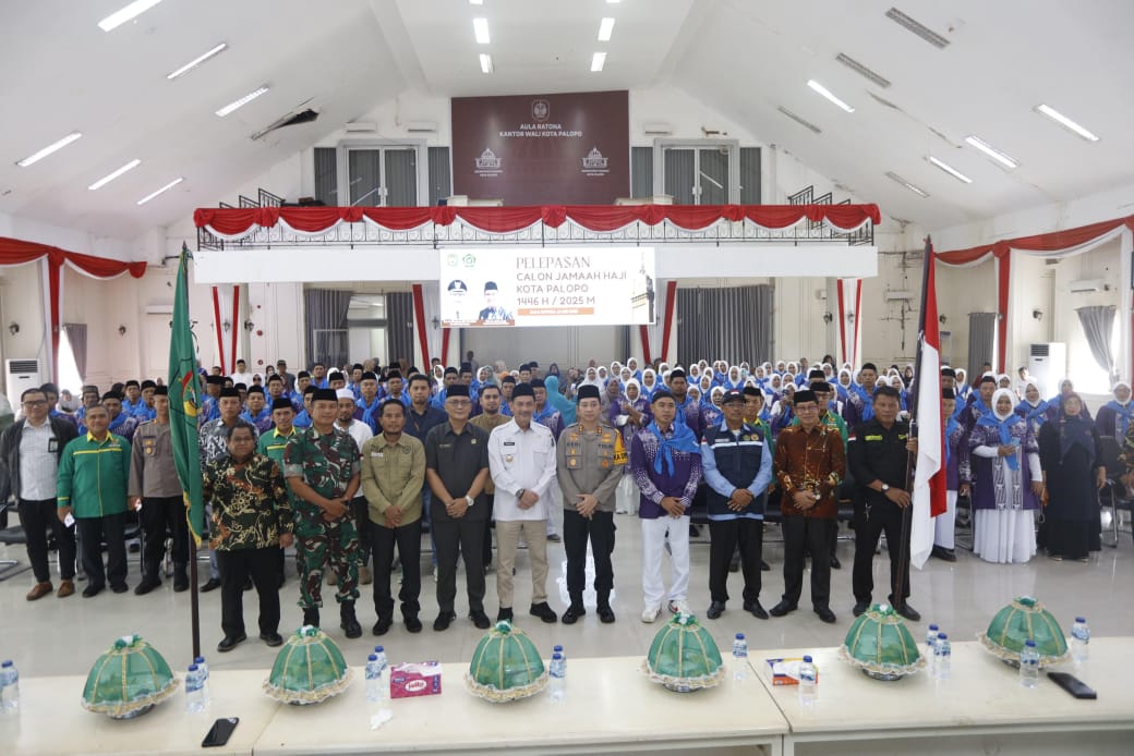 PJ Wali Kota Palopo Melepas 105 Jamaah Haji, Ciptakan Calon Haji yang Mabrur