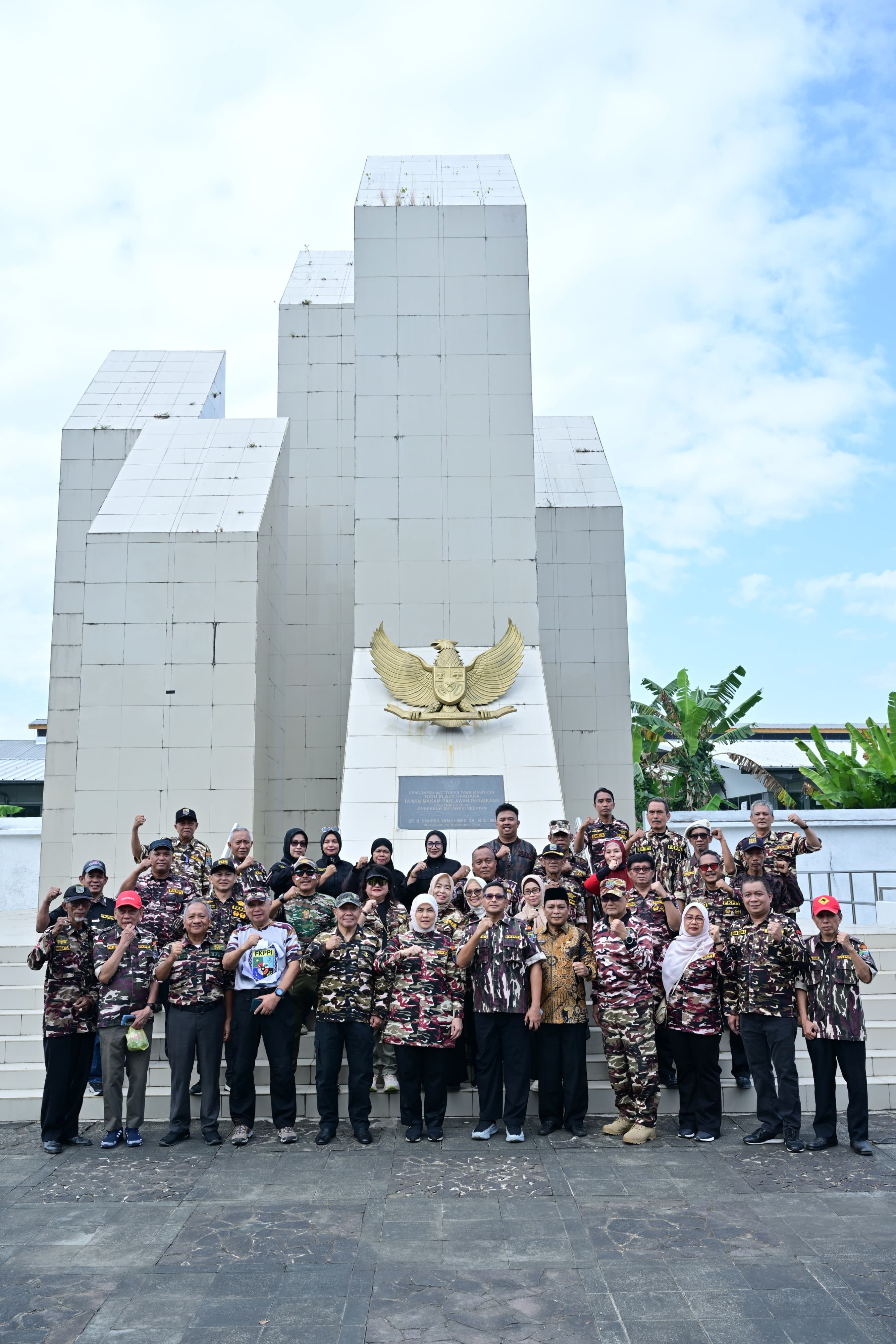 Ziarah Hormat Penuh Makna Jelang HUT RI Ke 80, Aliyah Mustika Ilham Pimpin Ziarah TMP Bersama FKPPI