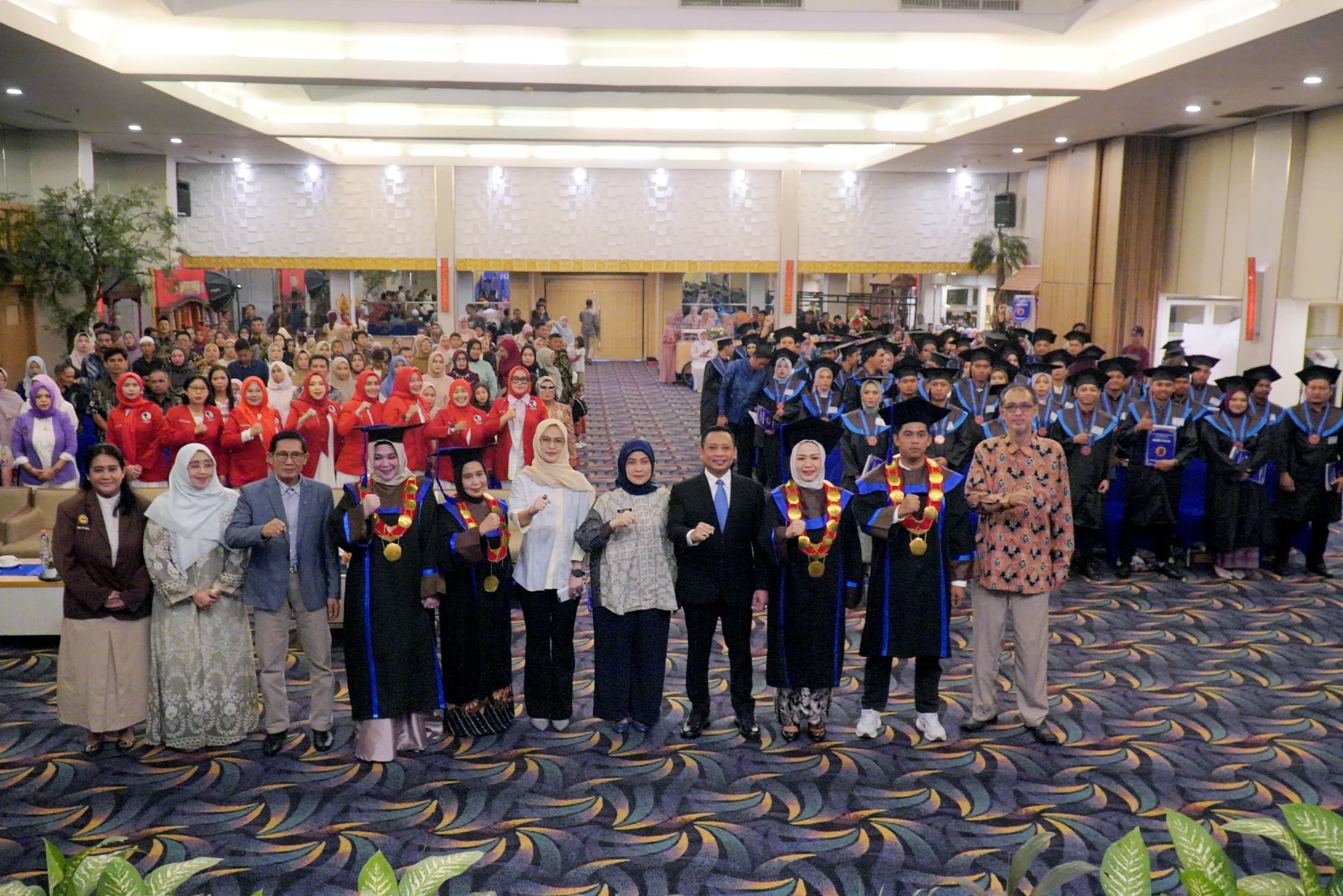 Wisuda XXIX ASMI Publik: Aliyah Mustika Ilham Serukan Pentingnya Disiplin dan Integritas