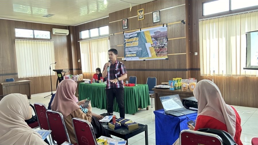 Tim Dosen dan Mahasiswa Unhas Latih UMKM LuwuTimur dalam Literasi Keuangan, Hindari Jeratan Pinjol