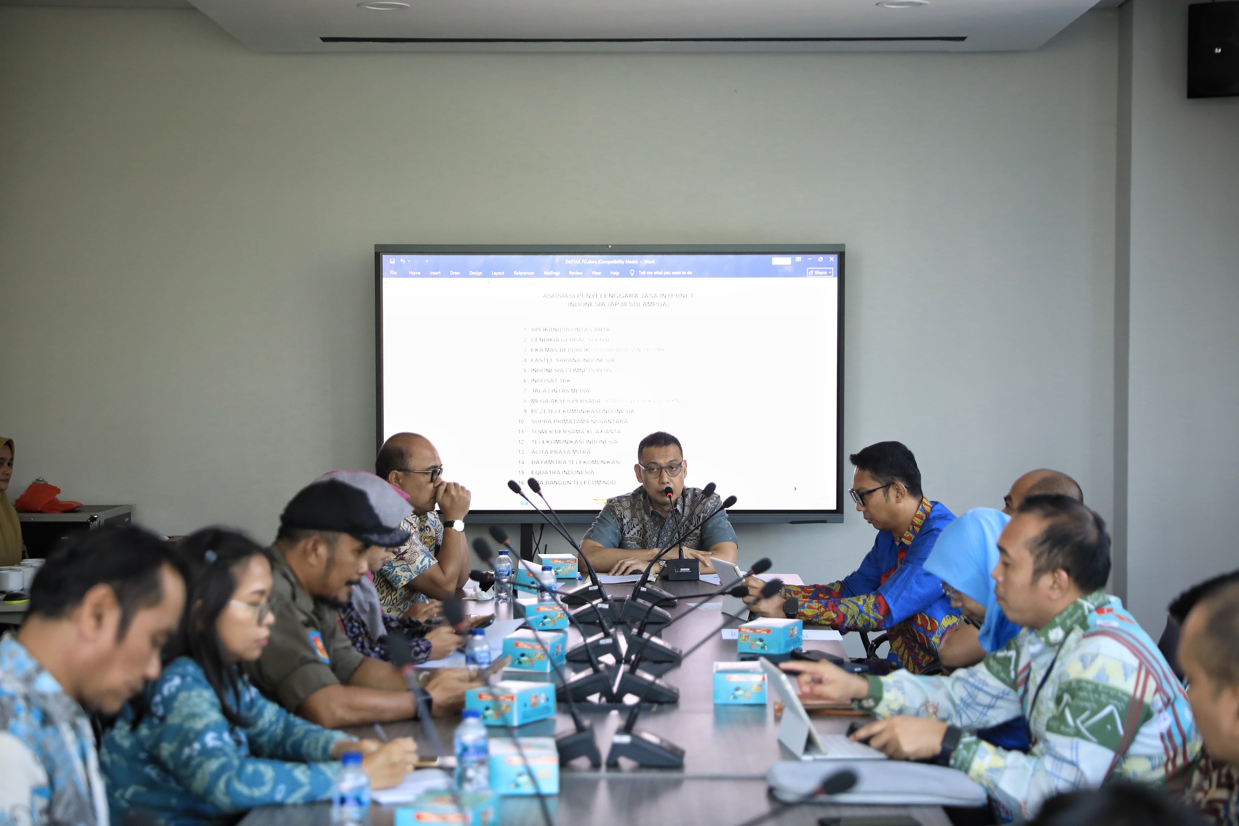 Pemkot Makassar Tegas Tertibkan Kabel FO Ilegal