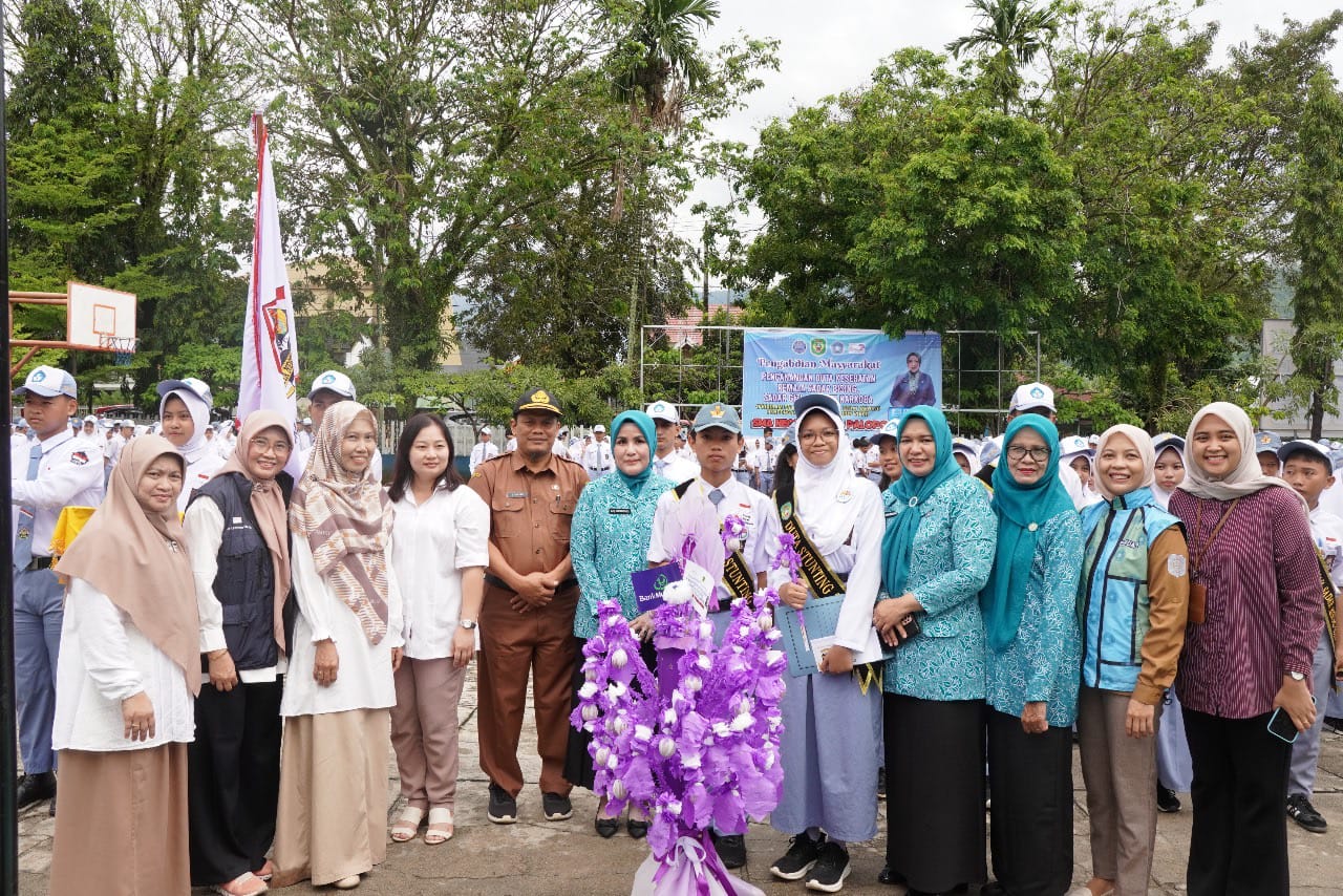 Pj. Ketua TP PKK Kota Palopo Pimpin Upacara Pencanangan Duta Kesehatan Remaja di SMAN 1 Palopo