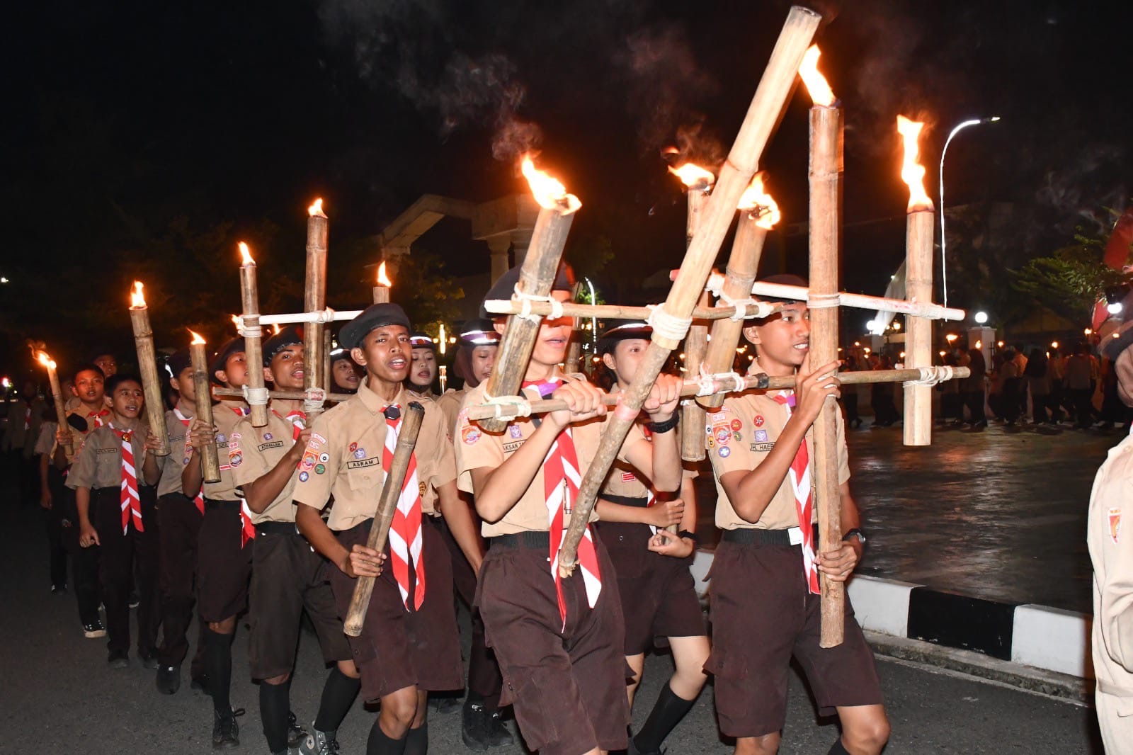 Wali Kota dan Wakil Wali Kota Palopo Ikuti TAPTU dan Pawai Obor Jelang HUT RI ke-80