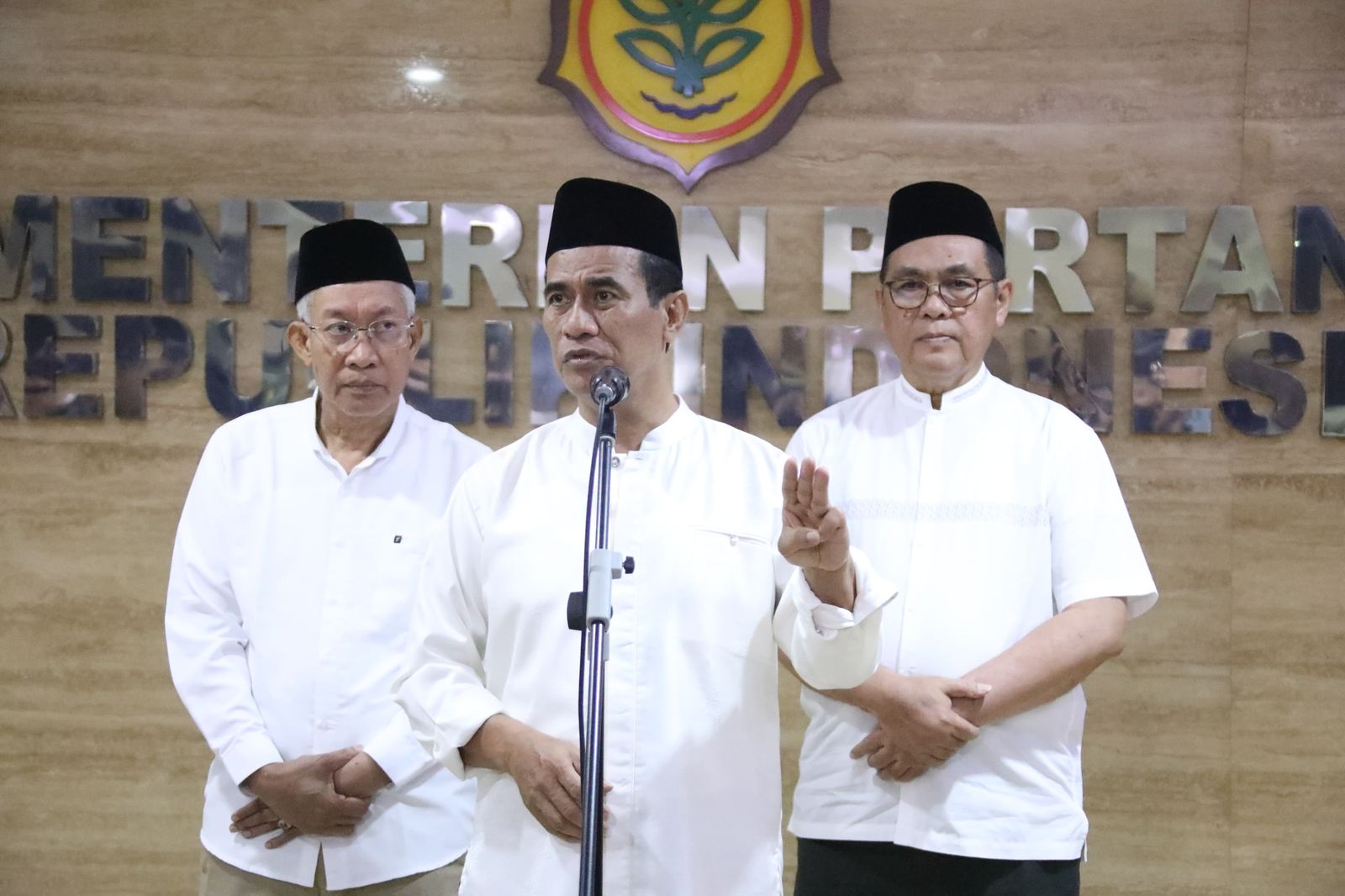 Mentan Amran Pastikan Stok Jelang Lebaran Aman, Beras di Bulog Capai 2,2 Juta Ton