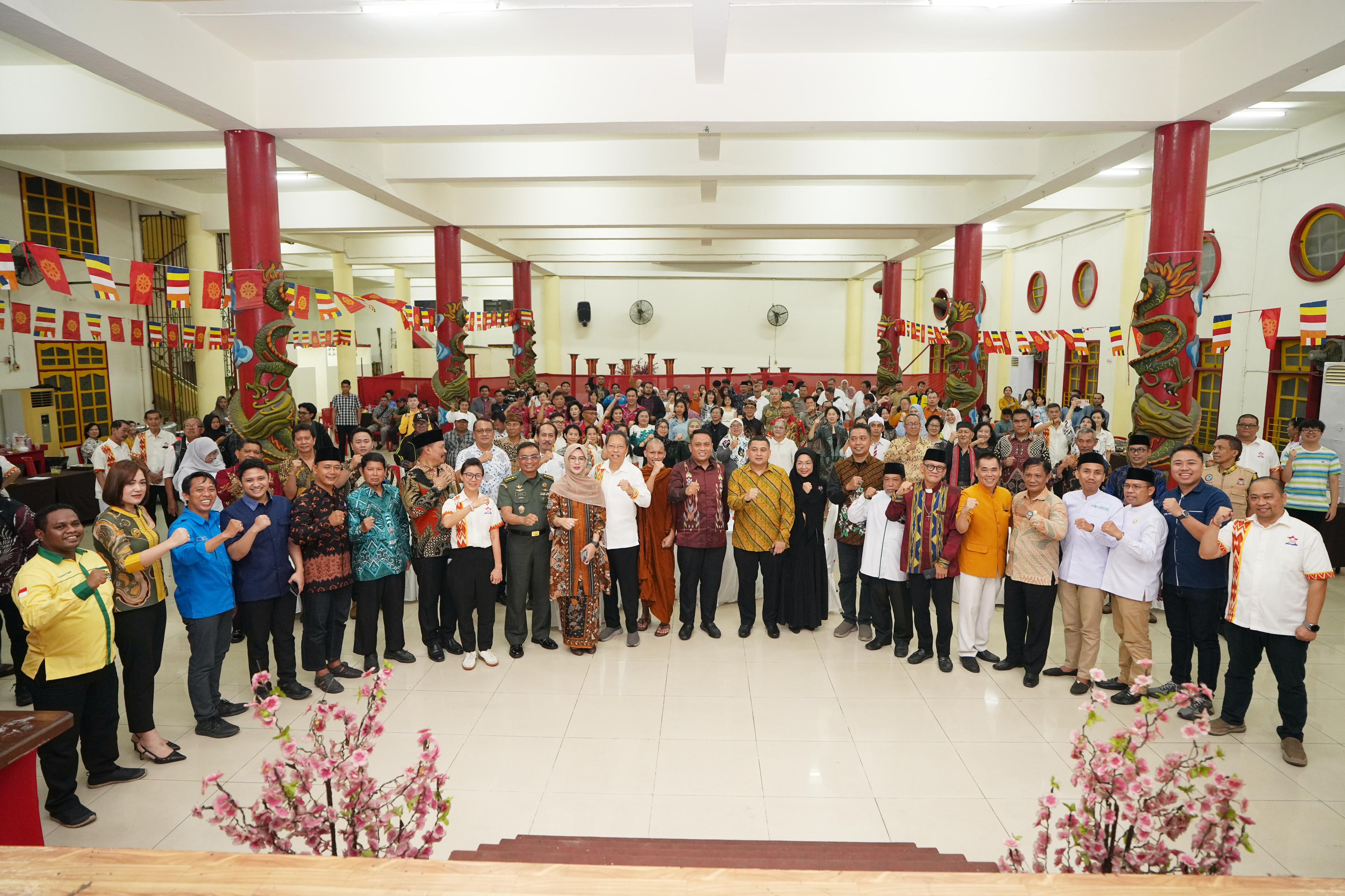 Pemprov Sulsel Puji Peran Umat Buddha dalam Bangun Karakter Bangsa di Perayaan Waisak