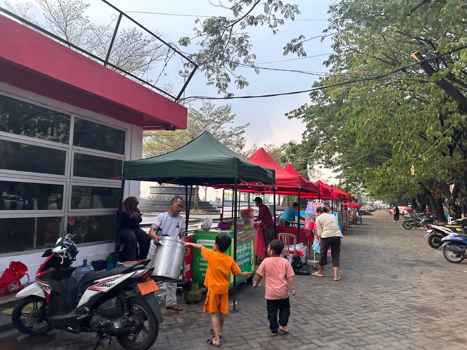 Dinsos-UPT Losari Gandeng KPJ Tangani Pengamen di Kawasan Pantai Losari