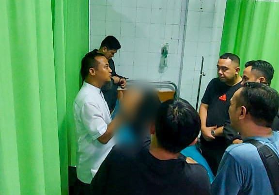 Gubernur Sulsel Andi Sudirman Besuk Korban Kebakaran Gedung DPRD Makassar