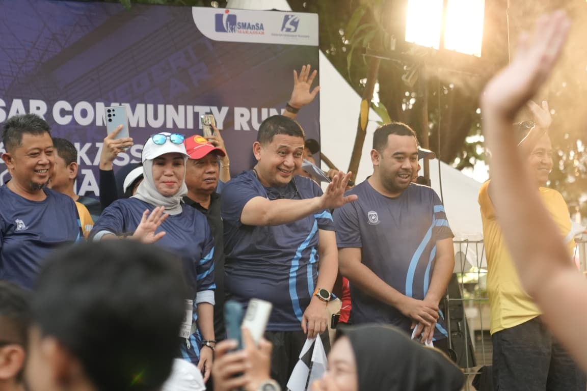 Wali Kota Makassar Lepas Ribuan Peserta SMAnSA RUN 2025