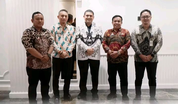 Camat Ujung Tanah Dampingi Beberapa Lurah Menghadiri Rapat Bersama Walikota Makassar