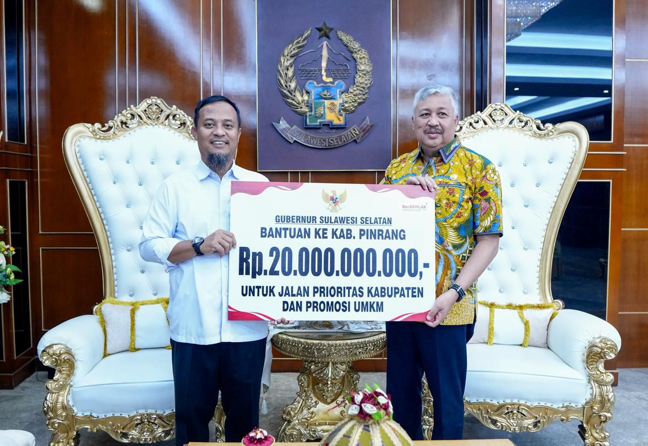 Gubernur Andi Sudirman Serahkan Rp20 Miliar untuk Infrastruktur dan UMKM ke Pemkab Pinrang