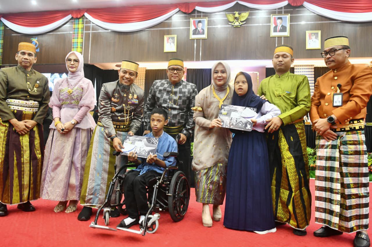 902 Siswa Disabilitas Dapat Bantuan Tabungan Pendidikan dari Gubernur Sulsel