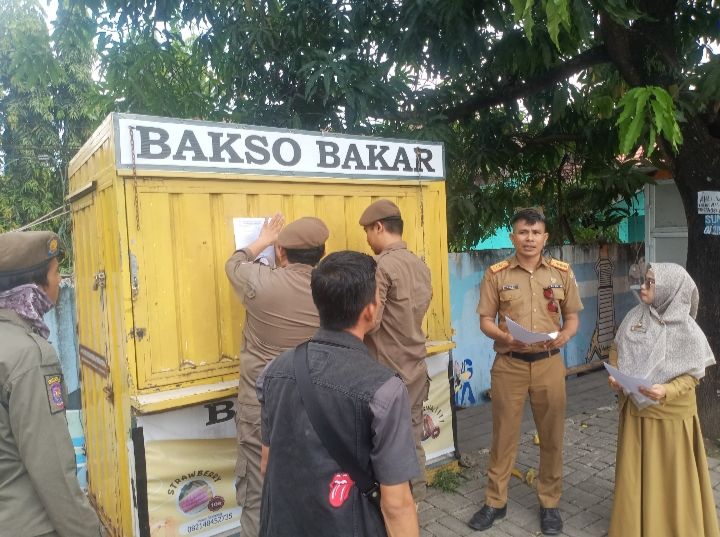 Pemerintah Kecamatan Tamalanrea Tegur Pedagang Kaki Lima di Pintu Nol Unhas