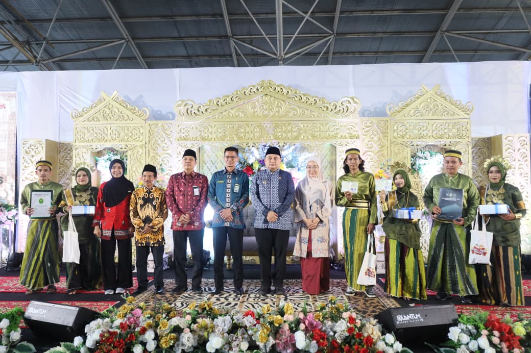Pemkot Gelar Isbat Nikah Massal, 33 Pasangan Kini Sah di Mata Negara di HUT Makassar ke-418