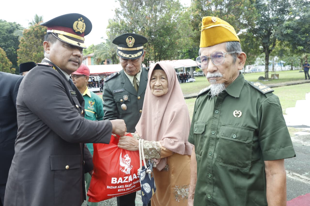 BAZNAS Palopo Peringati Hari Pahlawan dengan Menyalurkan Paket Sembako