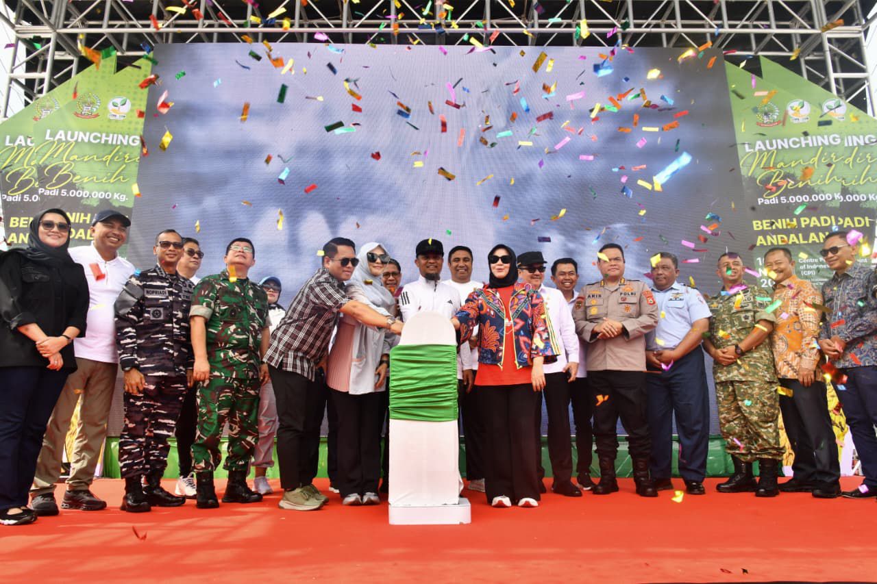 Gubernur Sulsel Resmi Luncurkan Program Mandiri Benih Padi Andalan 2025