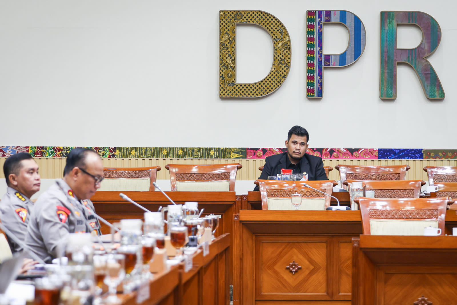 Komisi III DPR RI Gelar Rapat Reformasi Hukum dan Polri Bersama Wakapolri, Andi Amar Soroti Tunjangan Bhabinkamtibmas