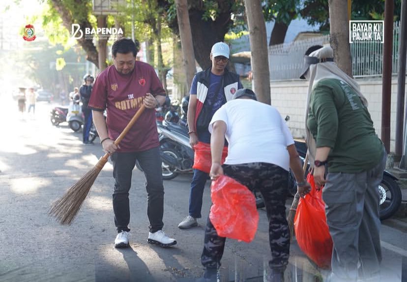Kepala Bapenda Beserta Jajaran Staf Turut Berpartisipasi Dalam World Cleanup Day