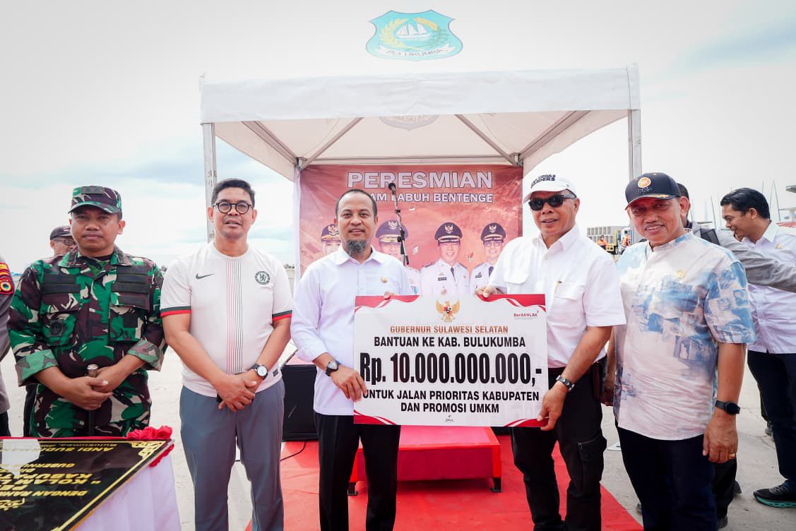Gubernur Sulsel Serahkan Bantuan Keuangan Rp10 M di Peresmian Kolam Labu Bentenge Bulukumba