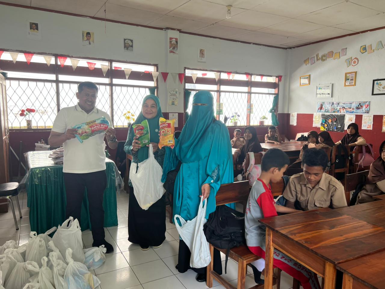 PKK dan DKP Sulsel Edukasi Pelajar Gowa untuk Gemar Makan Ikan, Bagikan 150 Kg Ikan dan Olahan Bergizi