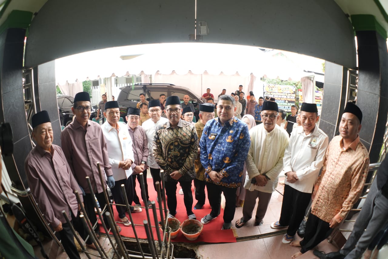 Bersama Kejati dan Dua Eks Wali Kota, Munafri Resmikan Awal Renovasi Masjid Nurul Mu’jizat