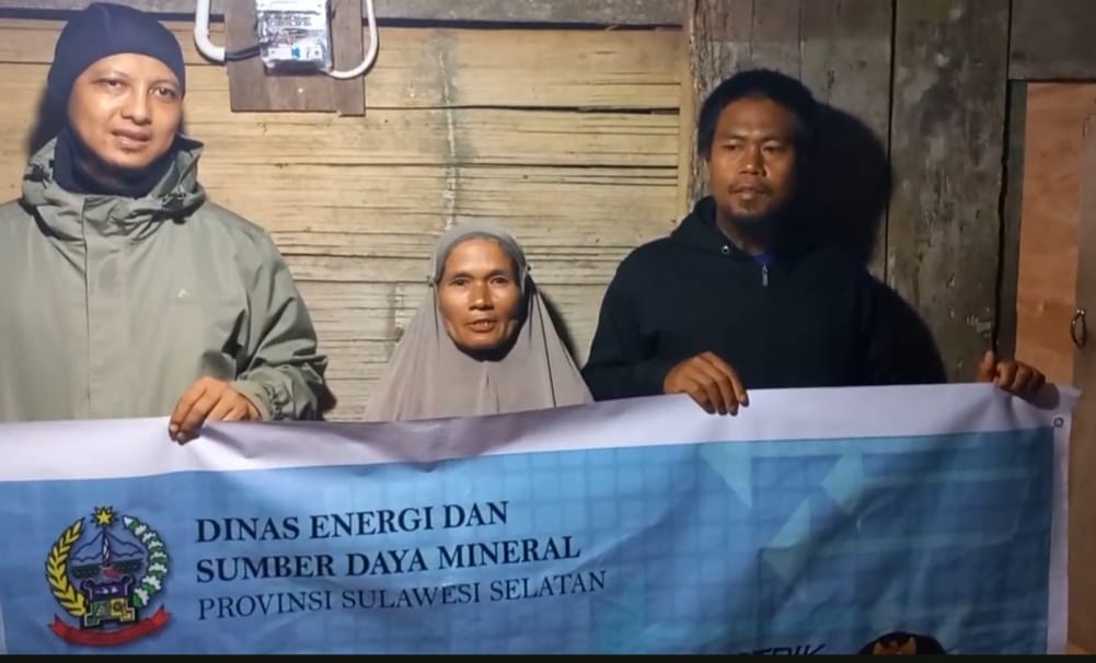 Pemprov Sulsel Salurkan Bantuan Listrik BPBL dan LTSHE bagi Masyarakat Tidak Mampu dan Wilayah Terpencil