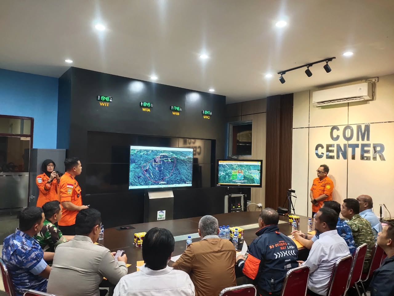 Gubernur Sulsel Bersama Menhub dan Basarnas Evaluasi Pencarian Korban ATR 42-500