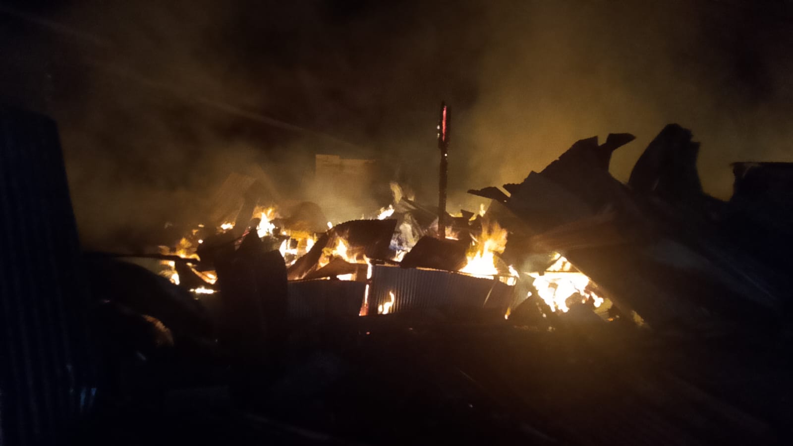 Kebakaran Hebat Melanda Pasar Andi Tadda Dini Hari Tadi