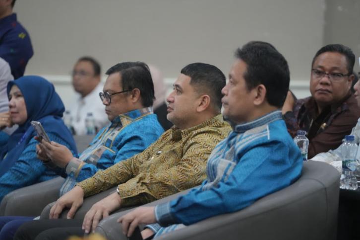 Kepala Bappeda Makassar Dampingi Walikota Hadiri Pelantikan IKA Unismuh Makassar