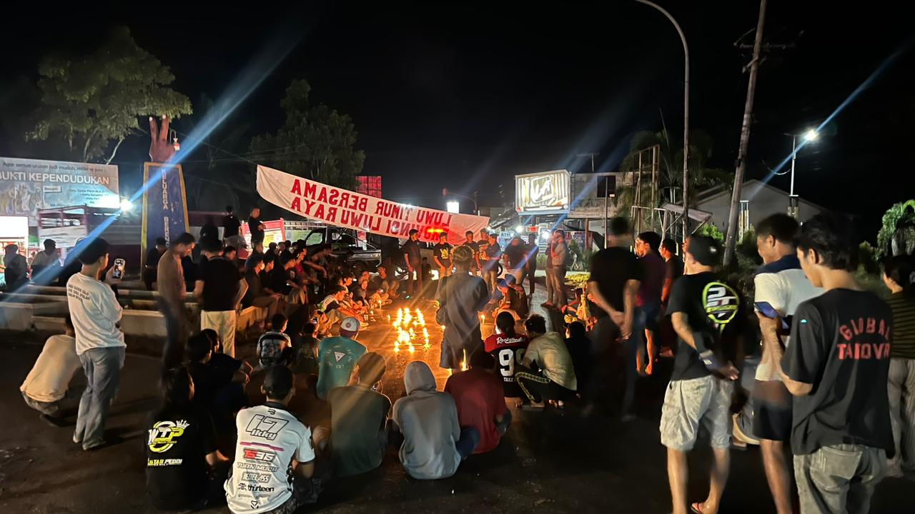 Aksi Siang Hingga Malam, Massa di Tarengge Terus Suarakan Pemekaran Luwu Raya