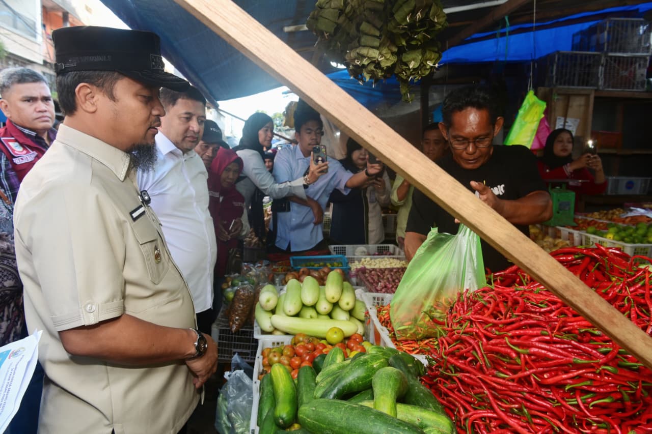 Sidak Pasar Bersama Forkopimda, Gubernur Sulsel: Harga Sembako Relatif Terkendali