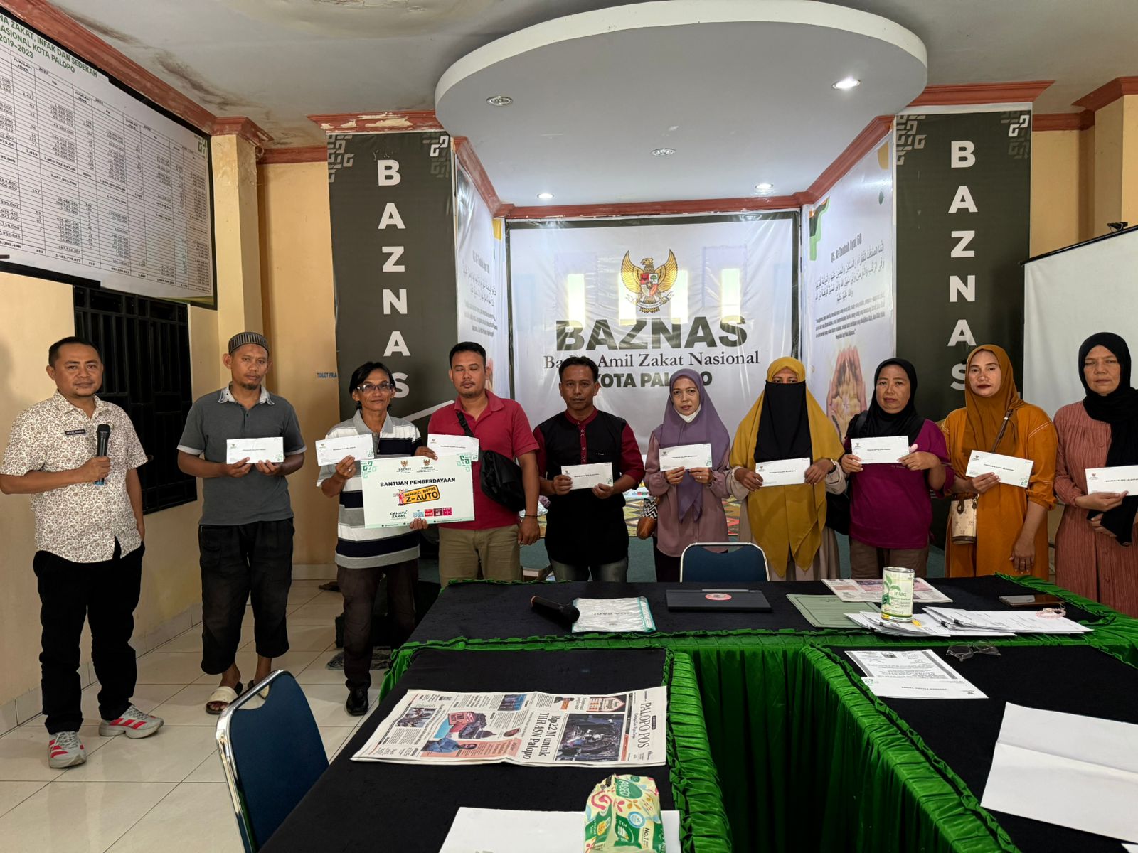Bangkitkan Ekonomi Umat, BAZNAS Palopo Salurkan Bantuan Untuk 13 Pelaku Usaha