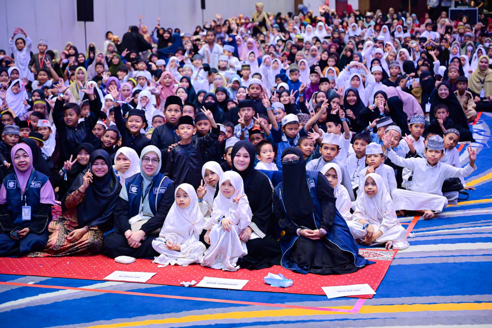 Fatmawati Rusdi Dikukuhkan sebagai Bunda Yatim Sulsel di Yatim Fest 2026
