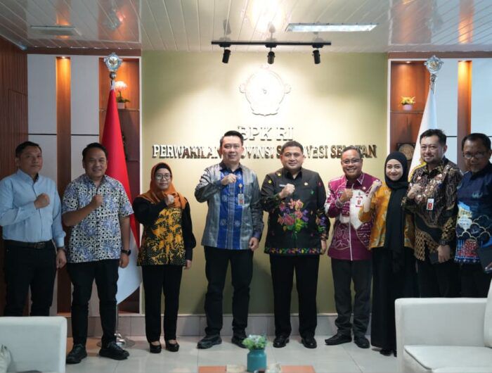 Bappeda Dampingi Wali Kota Makassar Serahkan Laporan Keuangan PD Langsung ke BPK RI