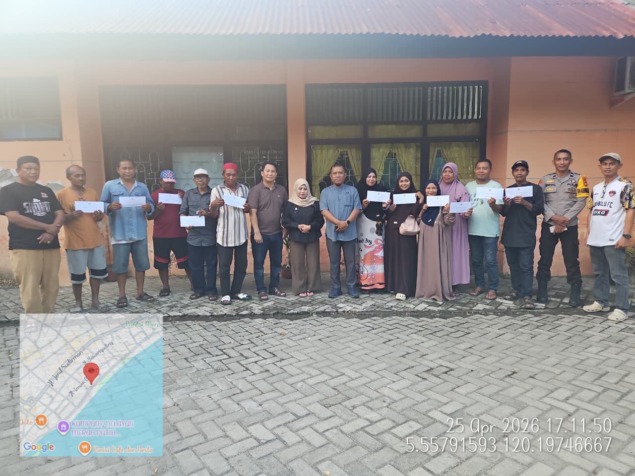 Melalui Staf Khusus, Gubernur Sulsel beri bantuan Korban Kebakaran di Bulukumba
