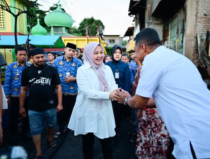 Fatmawati Rusdi Tinjau Korban Kebakaran di Mangasa, Salurkan Bantuan untuk Warga Terdampak