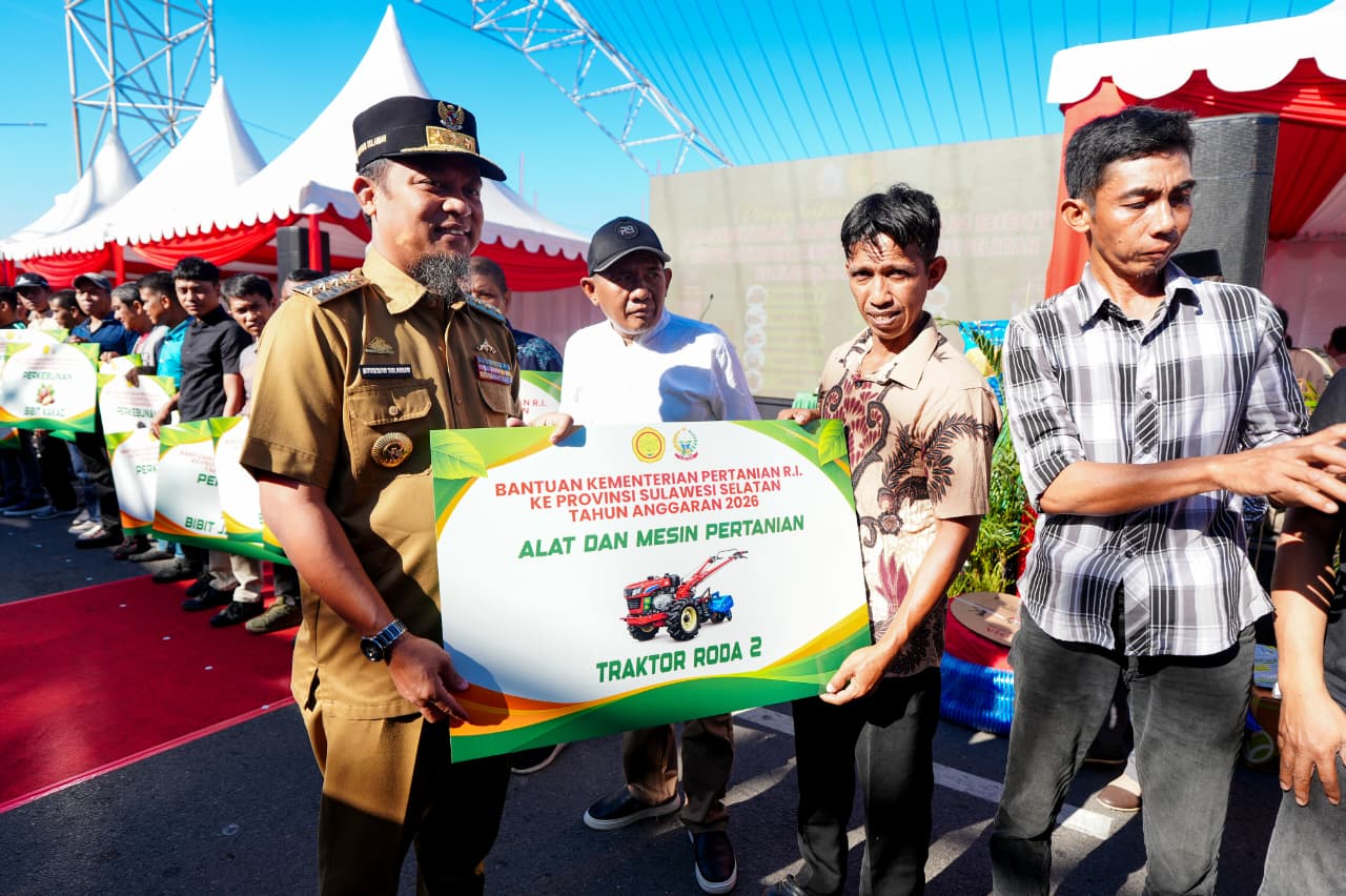 Gubernur Lepas Bantuan Pertanian Rp323 Miliar untuk 24 Kabupaten Kota di Sulsel