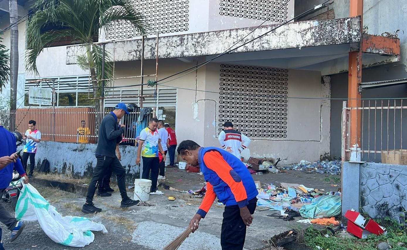 Kerja Bakti di KOR Mattoanging, Atlet Berprestasi Sulsel Harap Kawasan Jadi Pusat Pembinaan