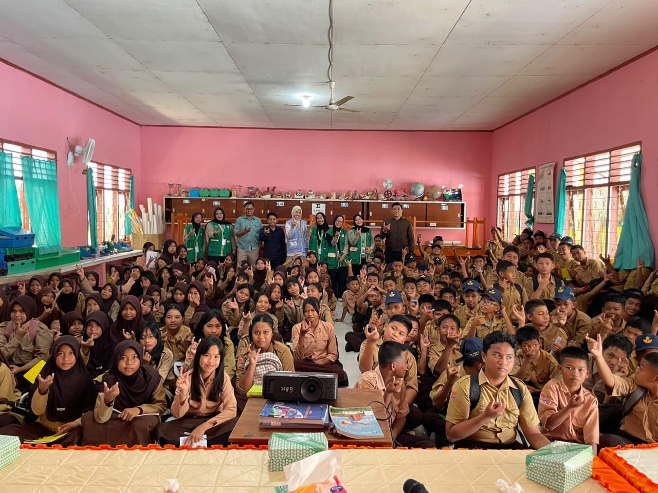Gelar Sosialisasi Narkoba, KKN T09-01 dan BNN Sasar Pelajar Palopo