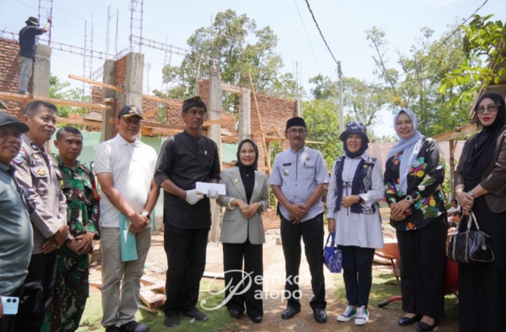 Walikota Palopo Salurkan Sedekah Jumat dan TIinjau Pembangunan Masjid Babul Jannah