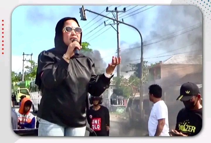 Kepala Desa Cantik Umi Pimpin Aksi Massa di Bua, Ini Tuntutannya