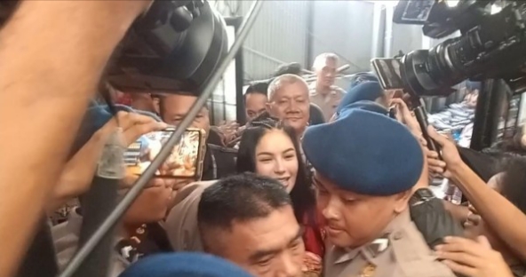 Nikita Mirzani Divonis 4 Tahun Penjara dan Denda 1 Miliar