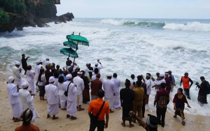 Umat Hindu Padati Pantai Ngobaran, Sambut Nyepi Tahun Baru Saka 1948