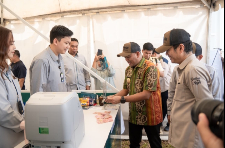 Antusiasme Warga Membludak! Penukaran Uang Baru di Palopo Ludes Diserbu