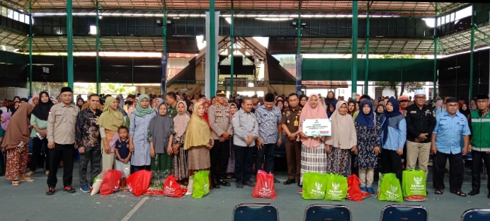 Ribuan Warga Padati Rujab! BAZNAS Palopo Salurkan 1.410 Paket Ramadan